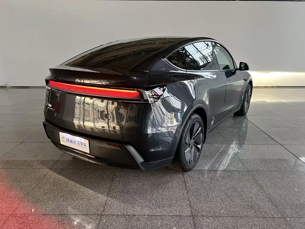 Tesla Model Y — фото 25
