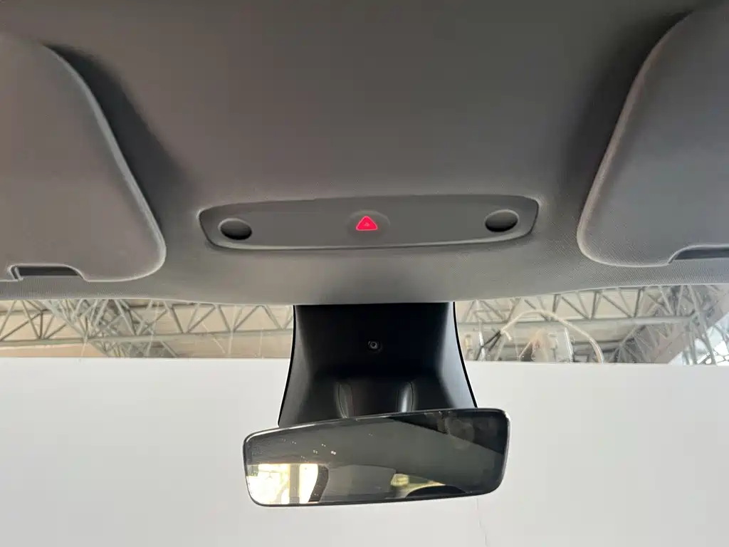 Tesla Model Y — фото 27