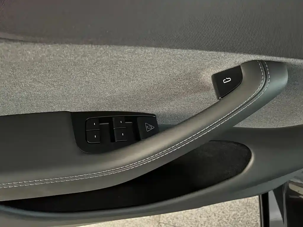 Tesla Model Y — фото 29