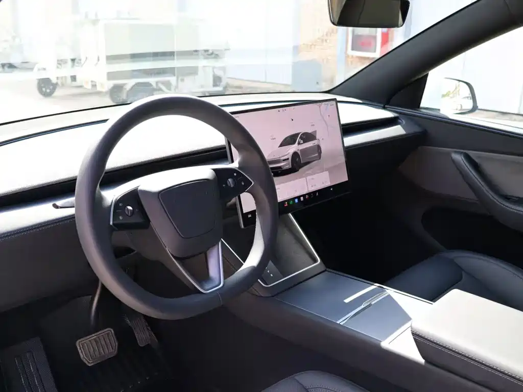 Tesla Model Y — фото 5