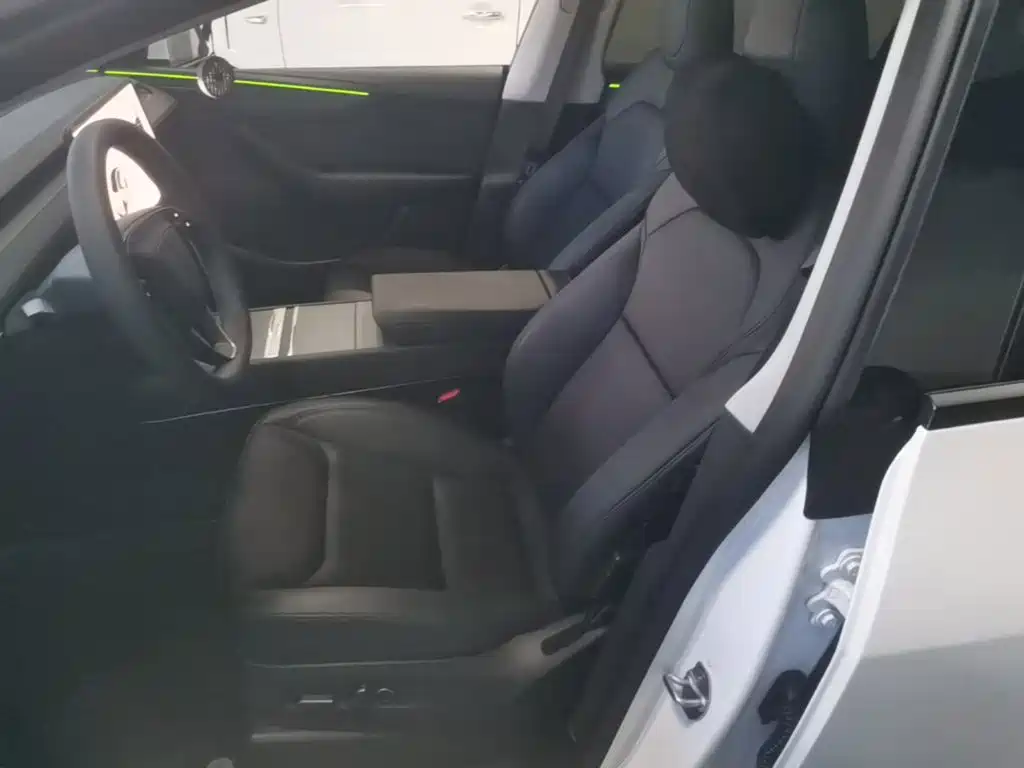 Tesla Model Y — фото 15