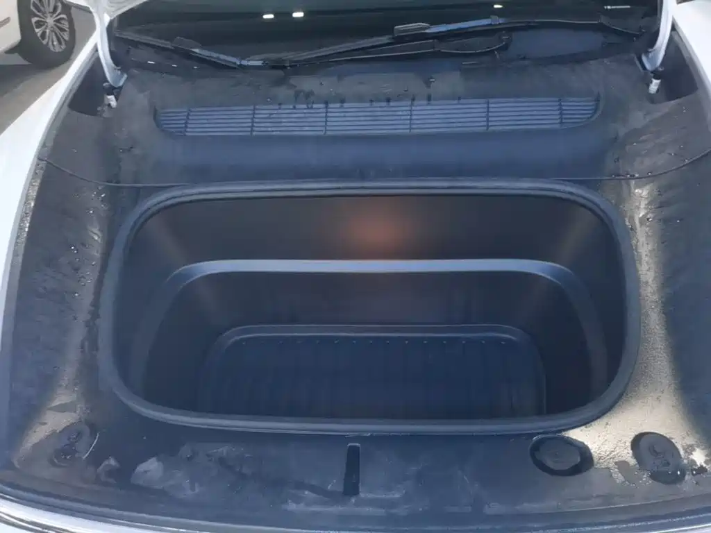 Tesla Model Y — фото 20