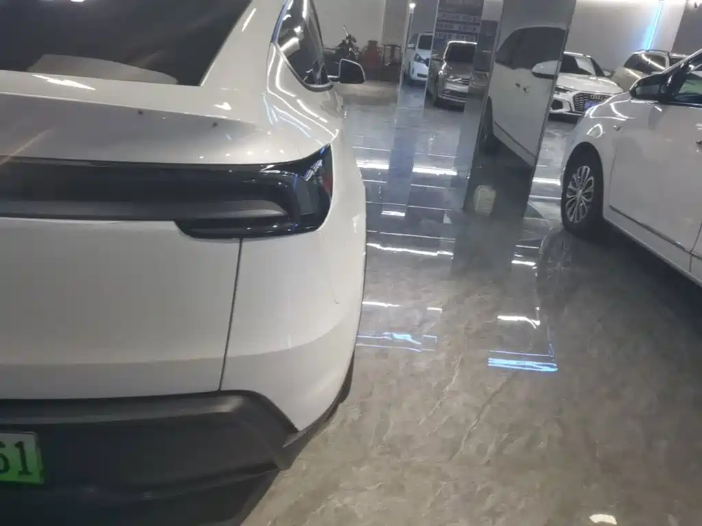 Tesla Model Y — фото 8