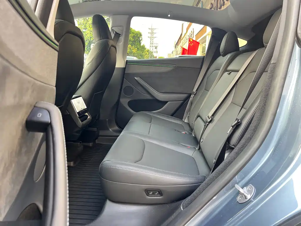 Tesla Model Y — фото 13