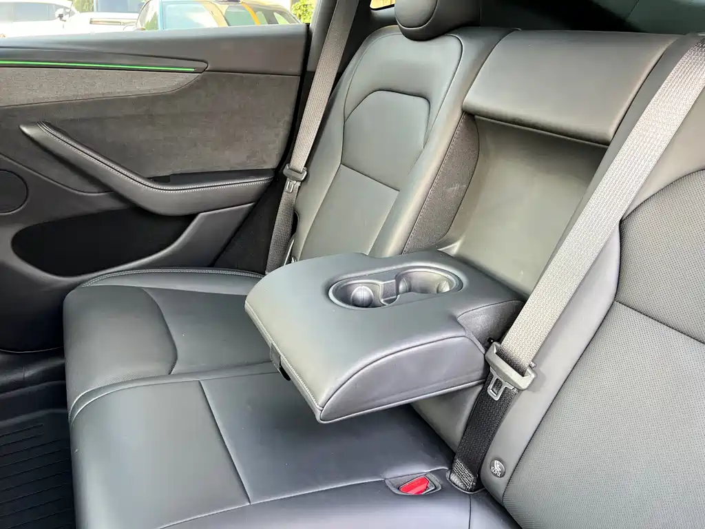 Tesla Model Y — фото 17