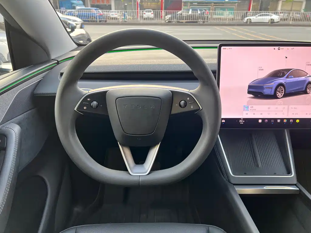 Tesla Model Y — фото 25