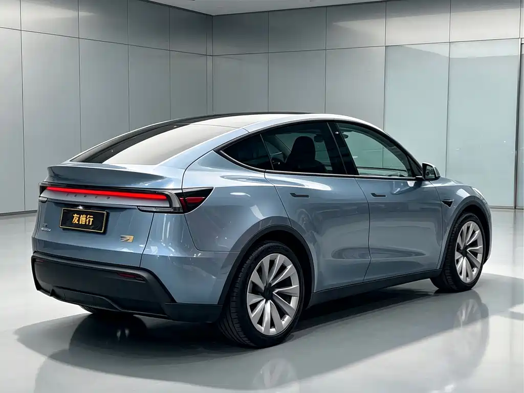 Tesla Model Y — фото 4