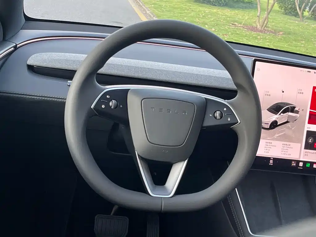 Tesla Model Y — фото 4
