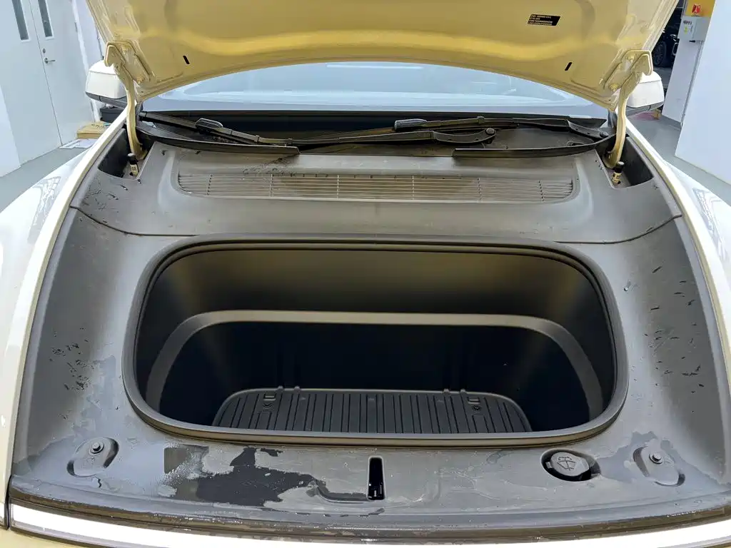 Tesla Model Y — фото 11