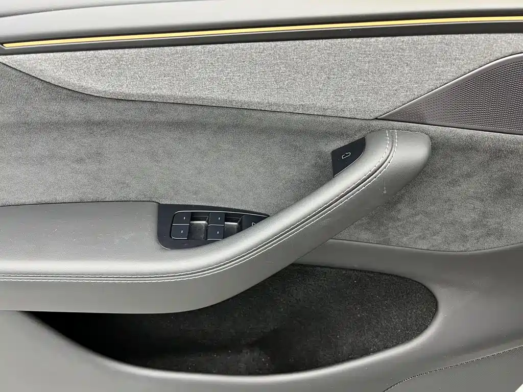 Tesla Model Y — фото 18