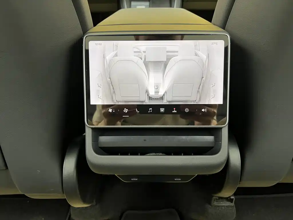 Tesla Model Y — фото 22