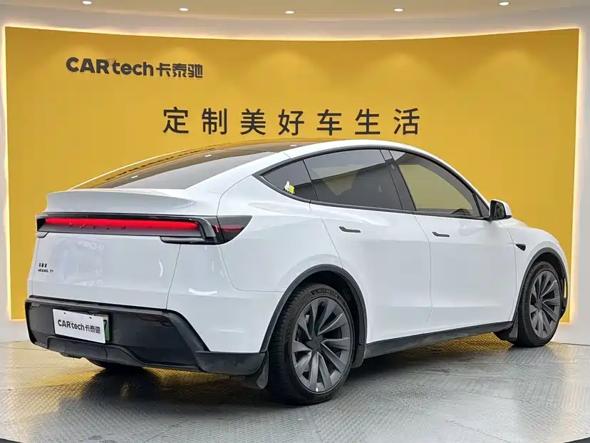 Tesla Model Y — фото 4