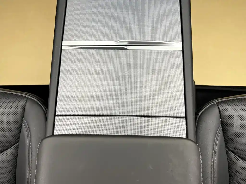 Tesla Model Y — фото 37