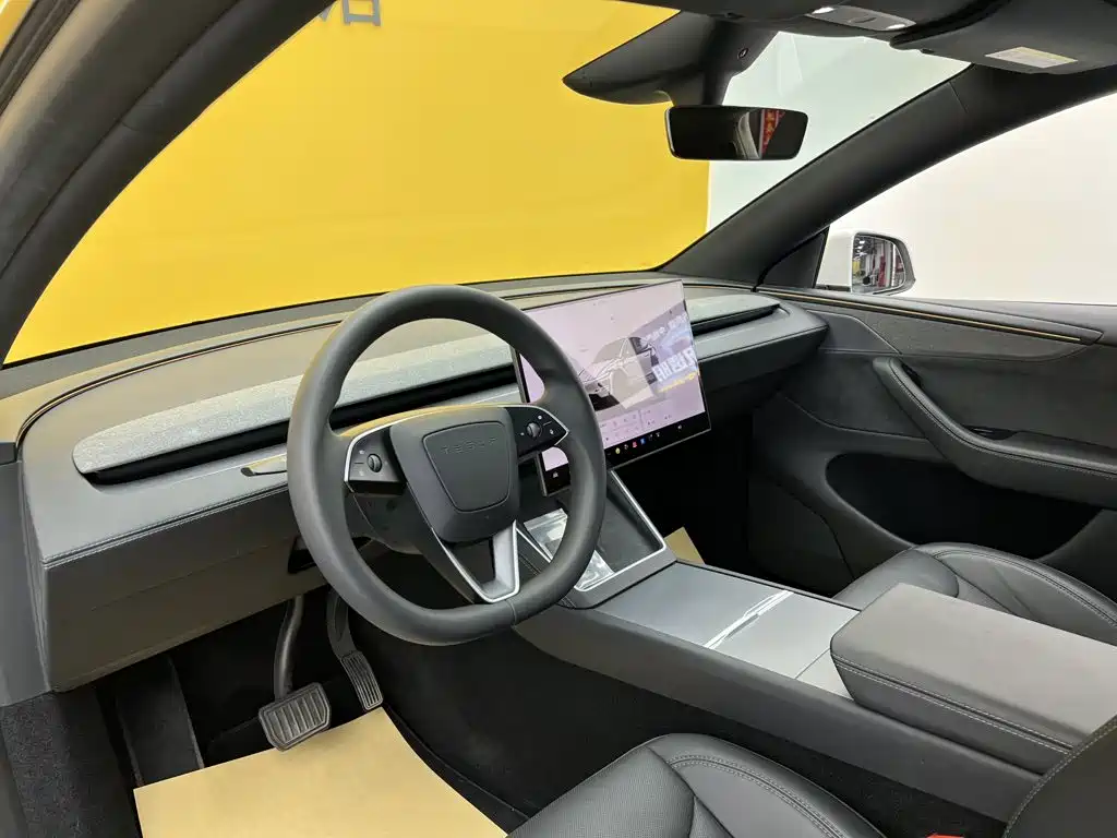 Tesla Model Y — фото 40