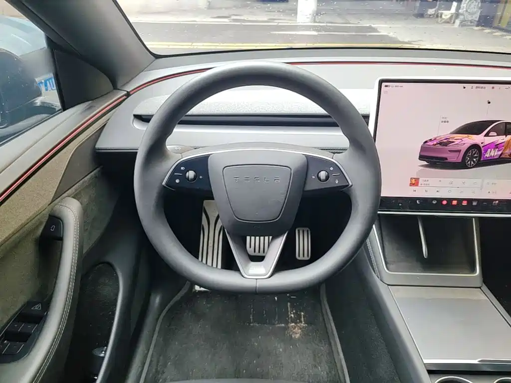 Tesla Model Y L — фото 11