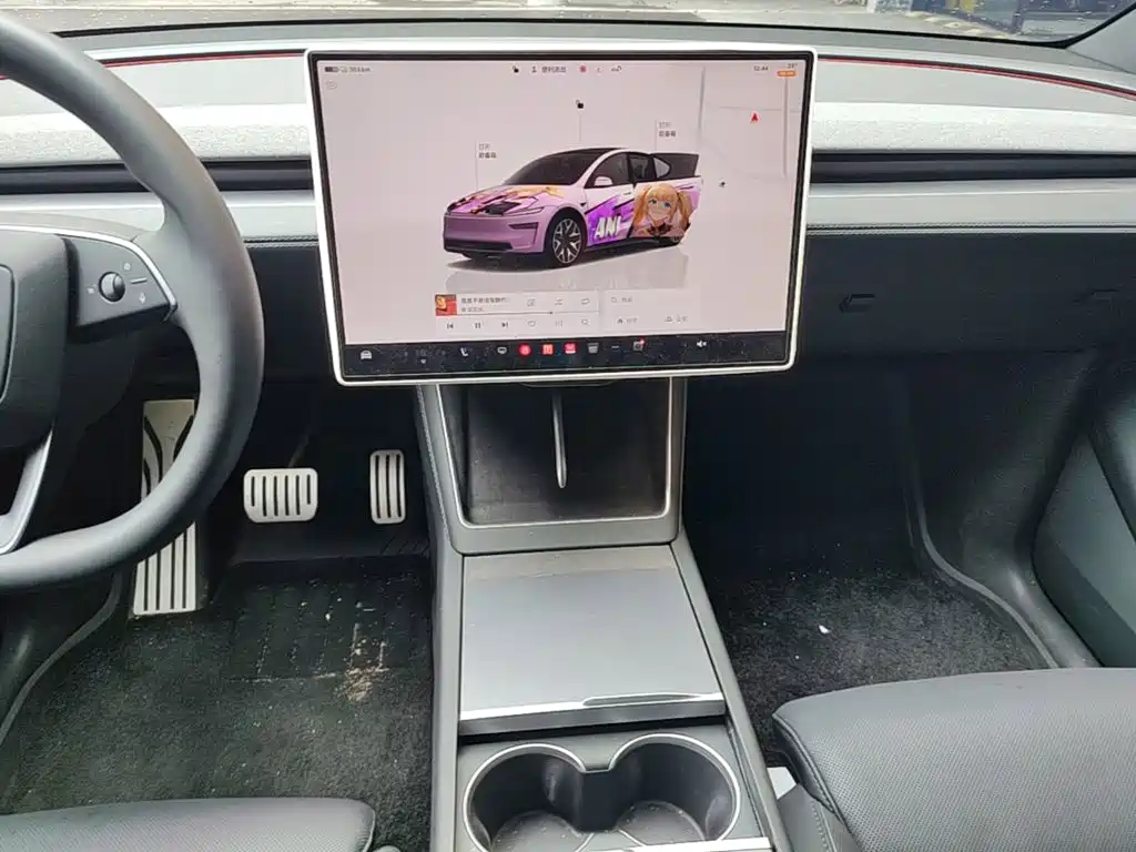 Tesla Model Y L — фото 13