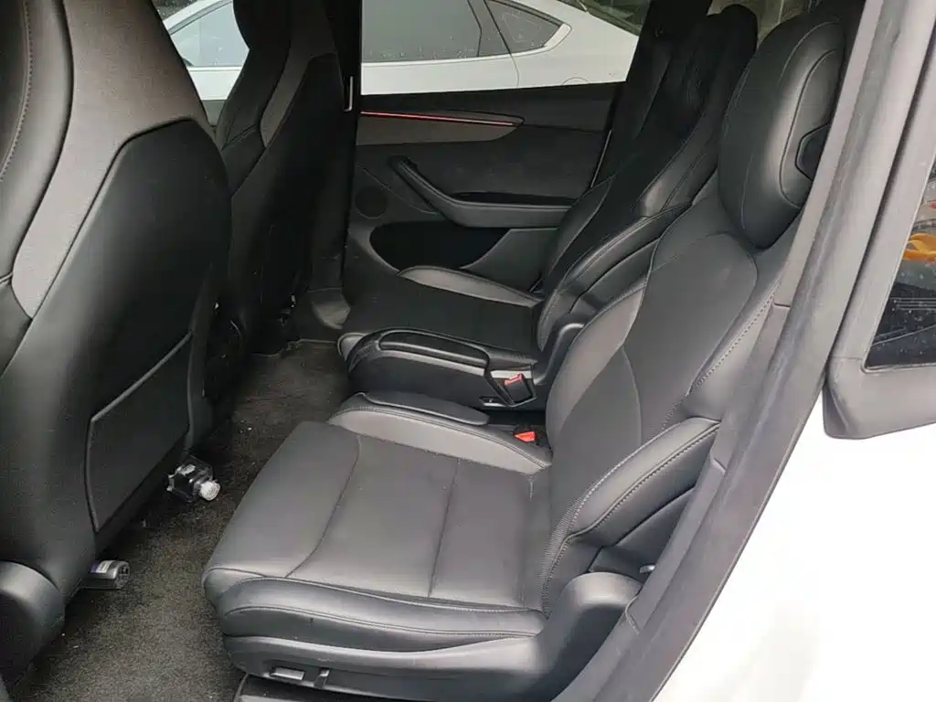 Tesla Model Y L — фото 17