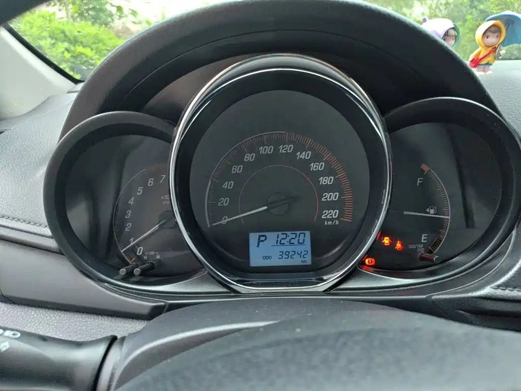 Toyota Yaris L — фото 4