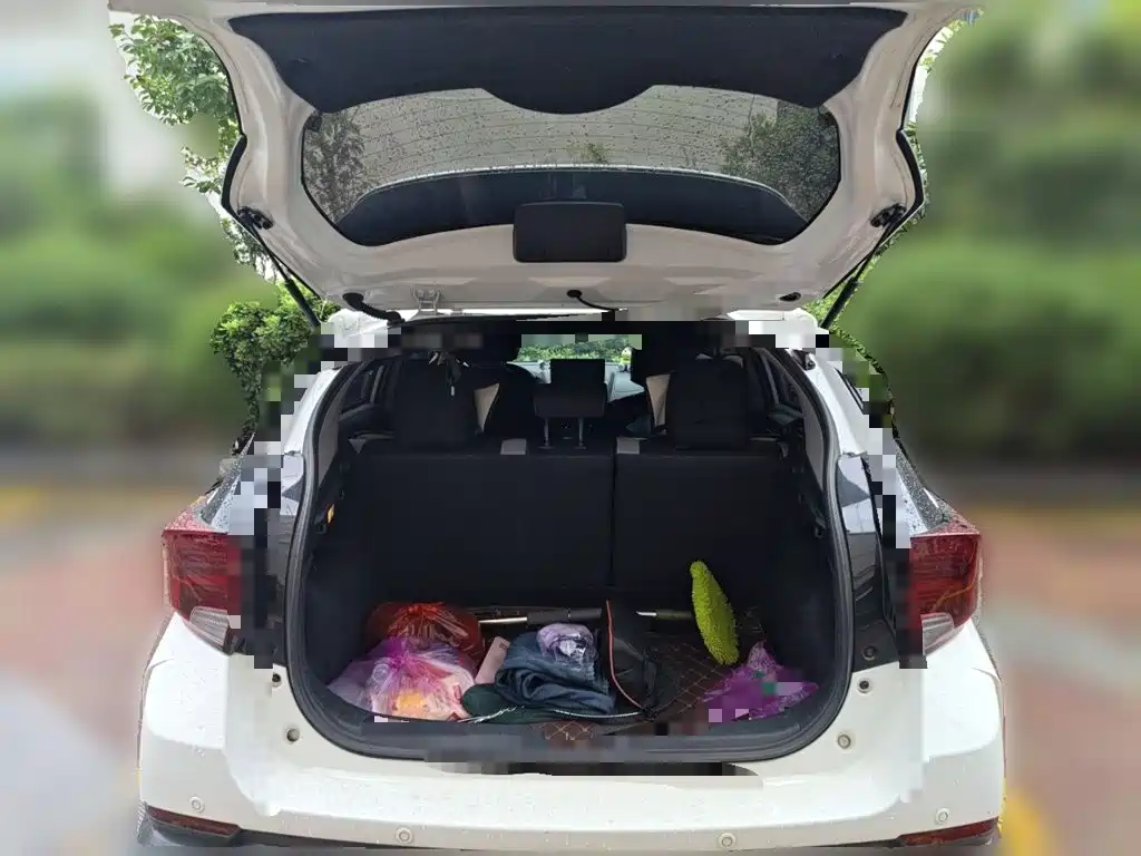 Toyota Yaris L — фото 10