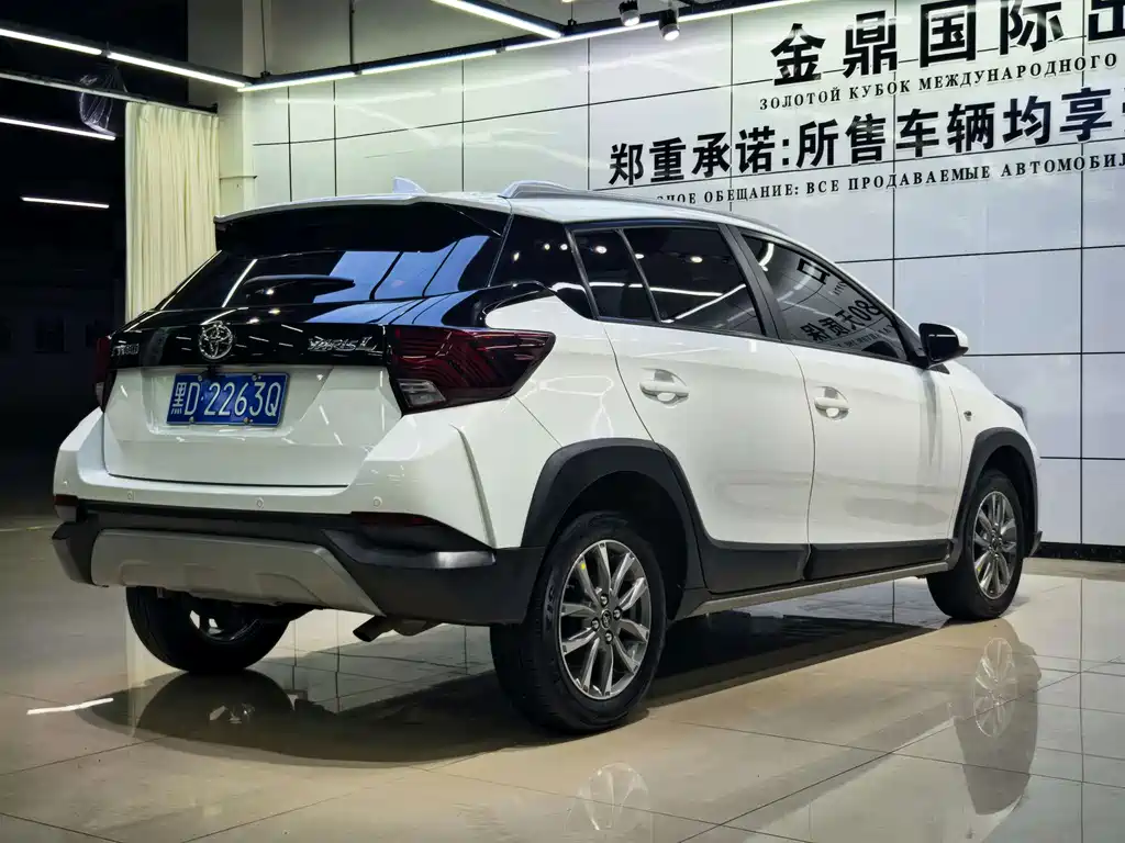 Toyota Yaris L — фото 11