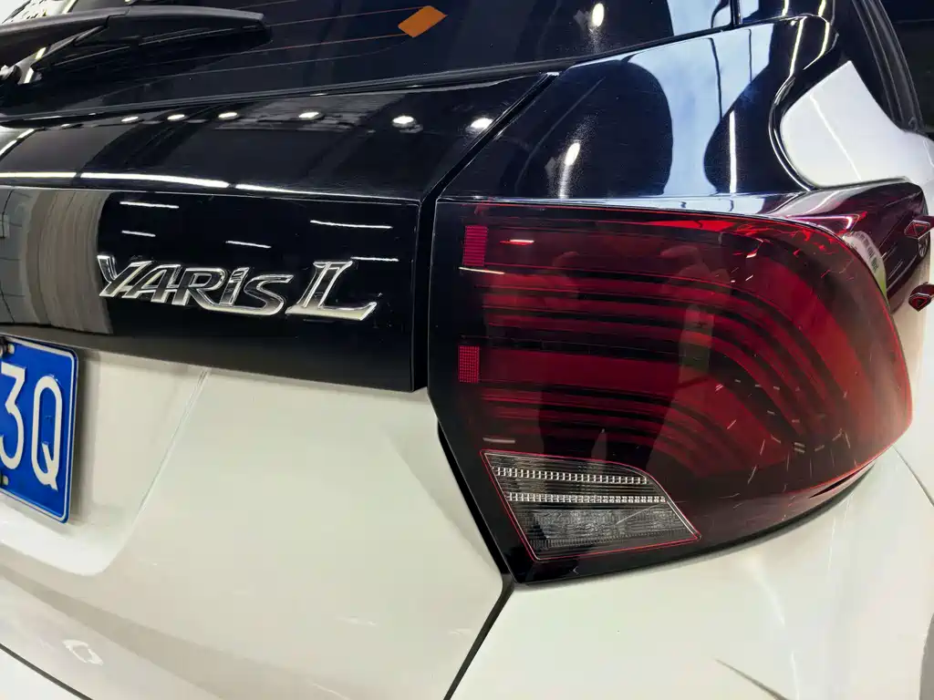 Toyota Yaris L — фото 7