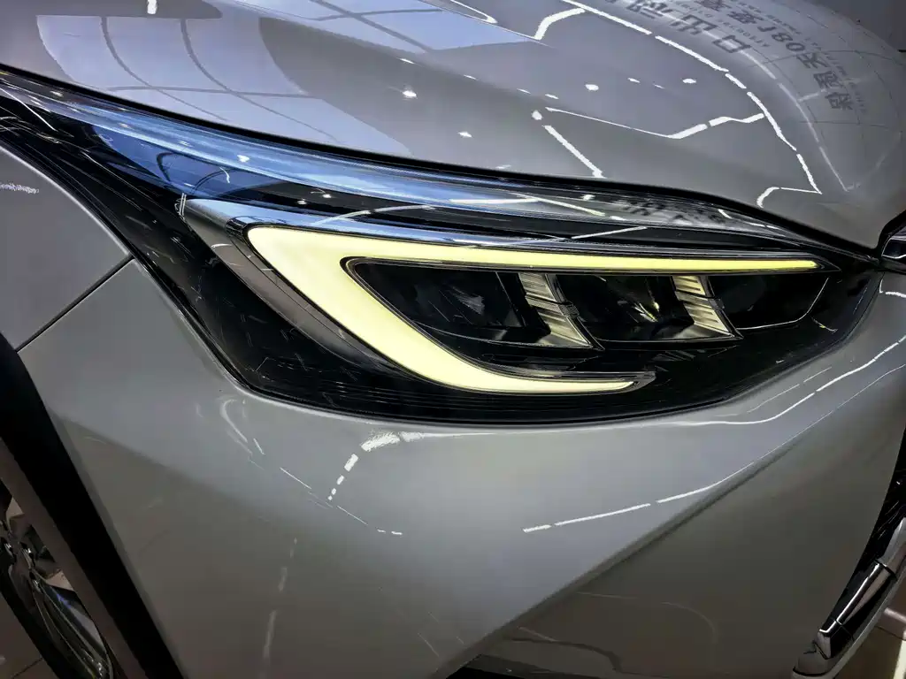Toyota Yaris L — фото 8