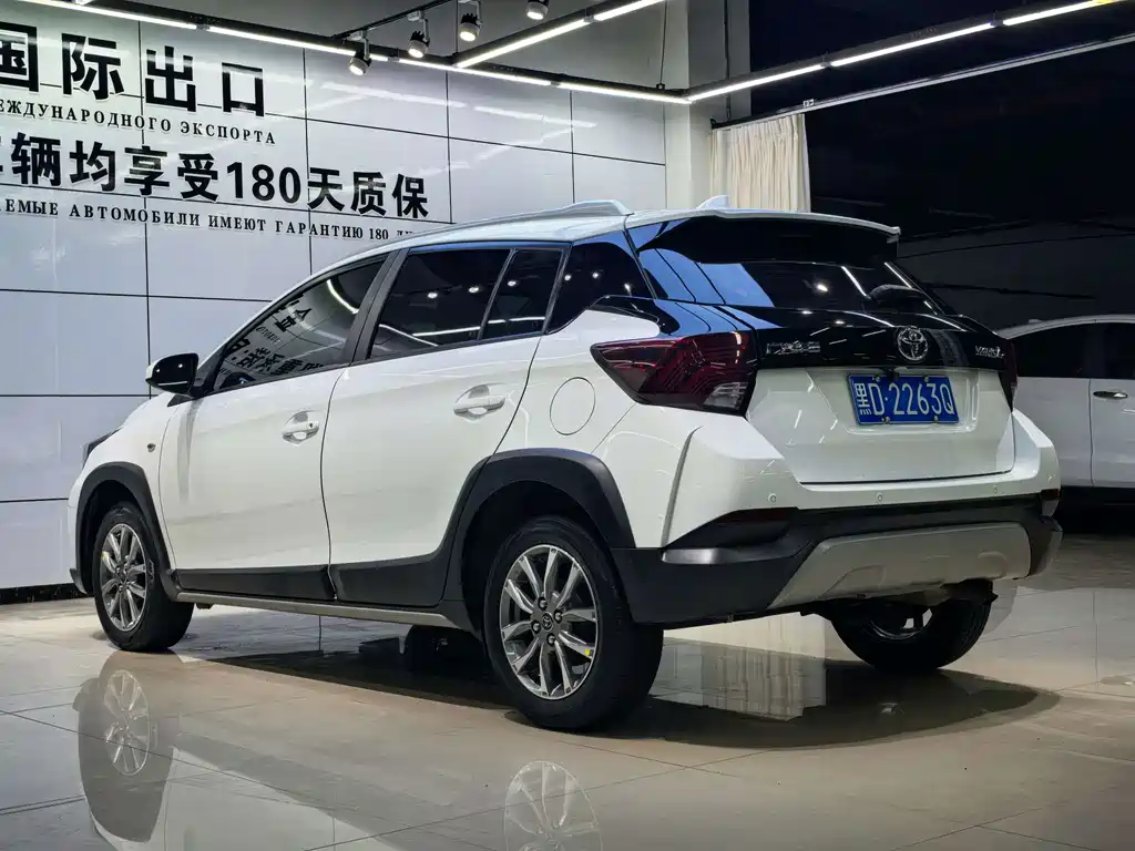 Toyota Yaris L — фото 9