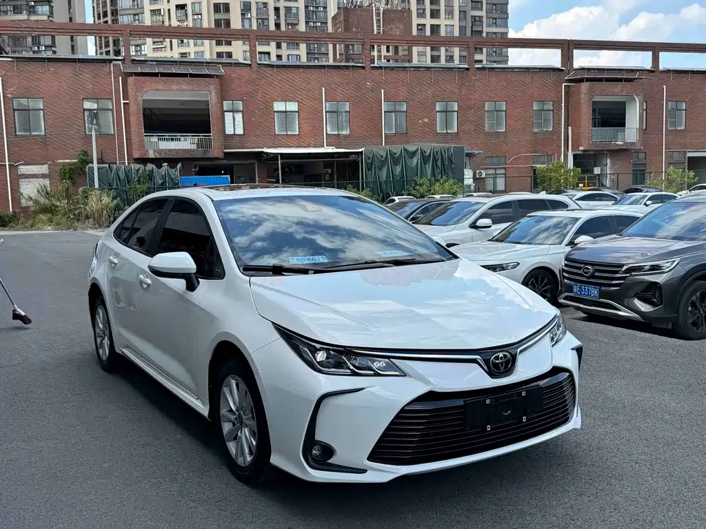 Toyota Corolla — фото 3