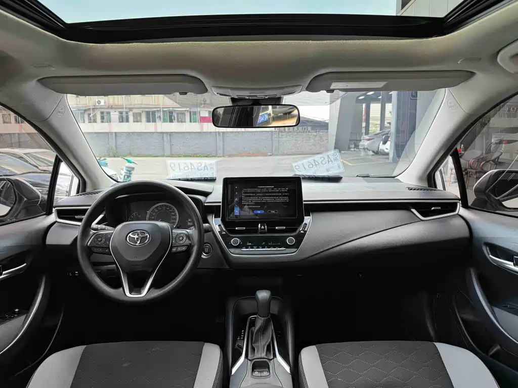 Toyota Corolla — фото 5