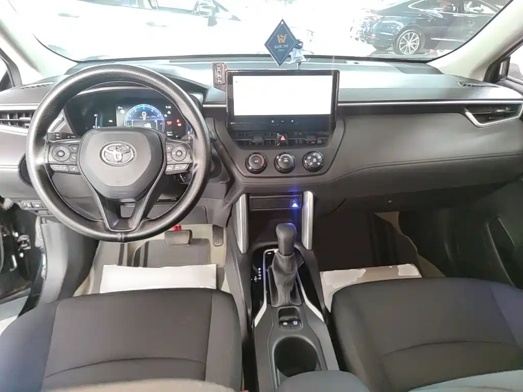 Toyota Corolla Cross — фото 10
