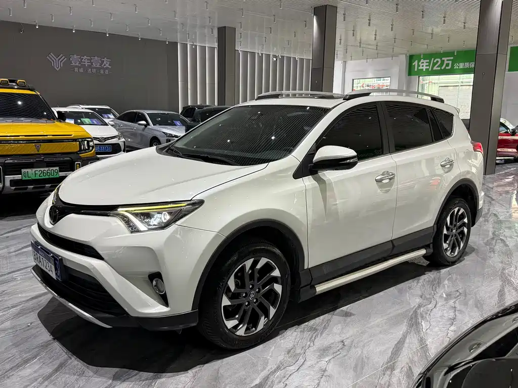 Toyota RAV4 — фото 2