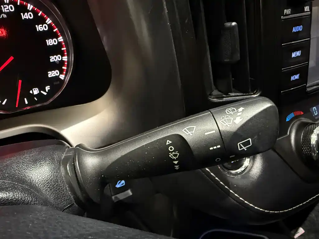 Toyota RAV4 — фото 15