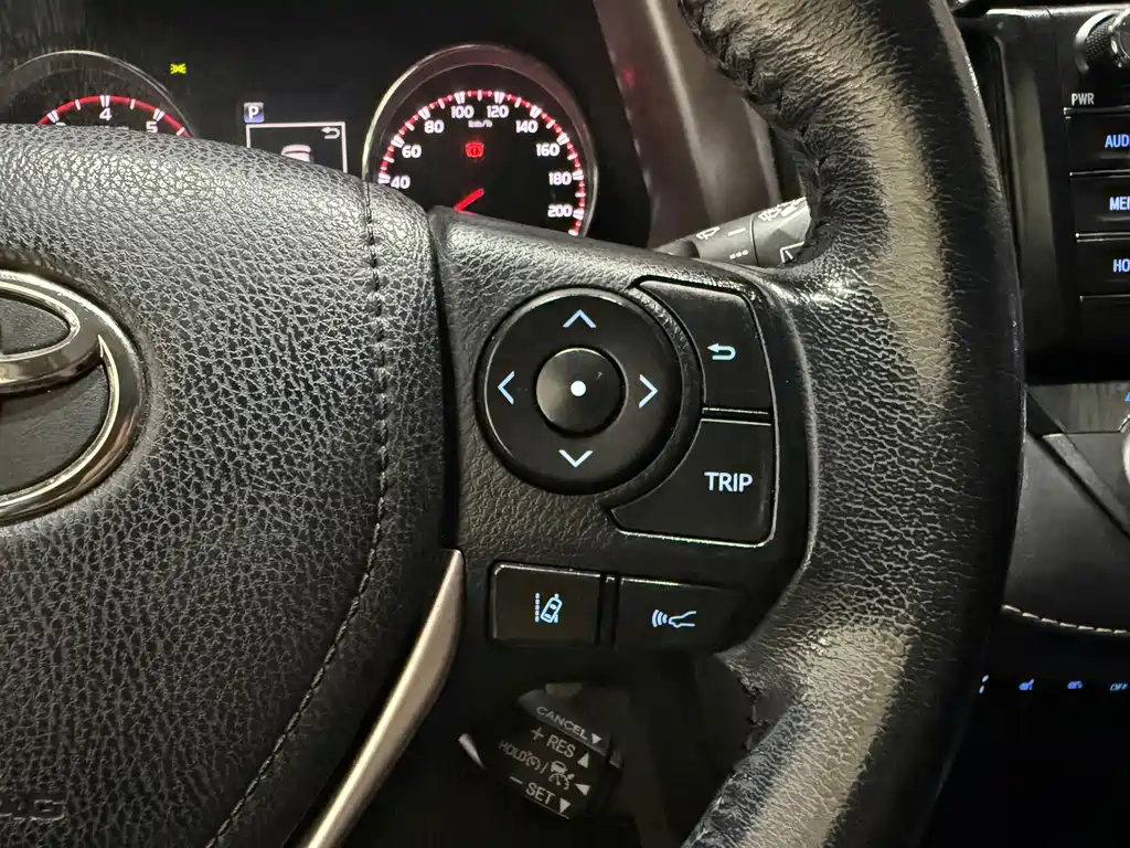 Toyota RAV4 — фото 16