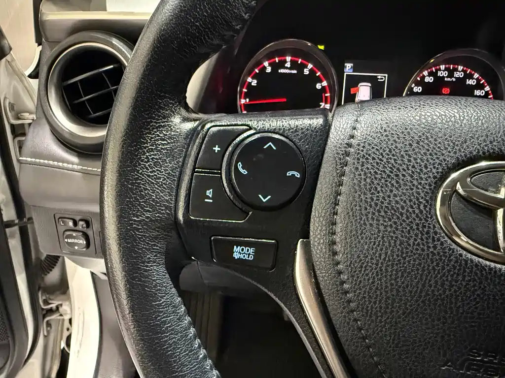 Toyota RAV4 — фото 17