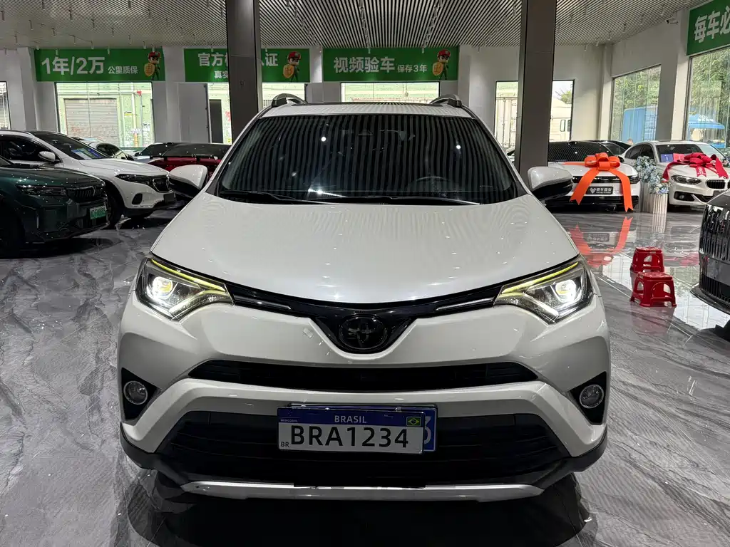 Toyota RAV4 — фото 3
