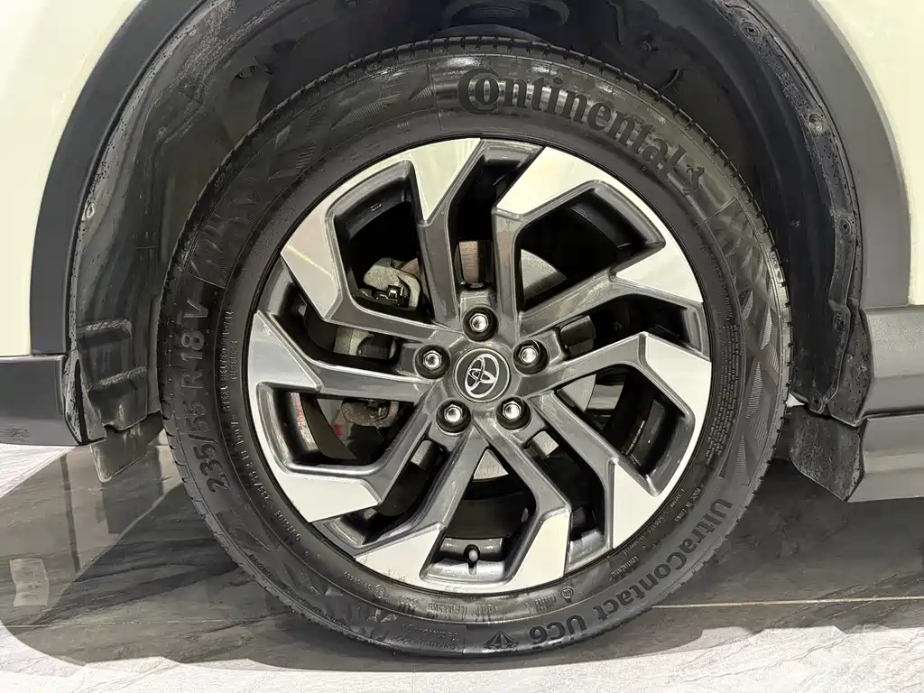 Toyota RAV4 — фото 23