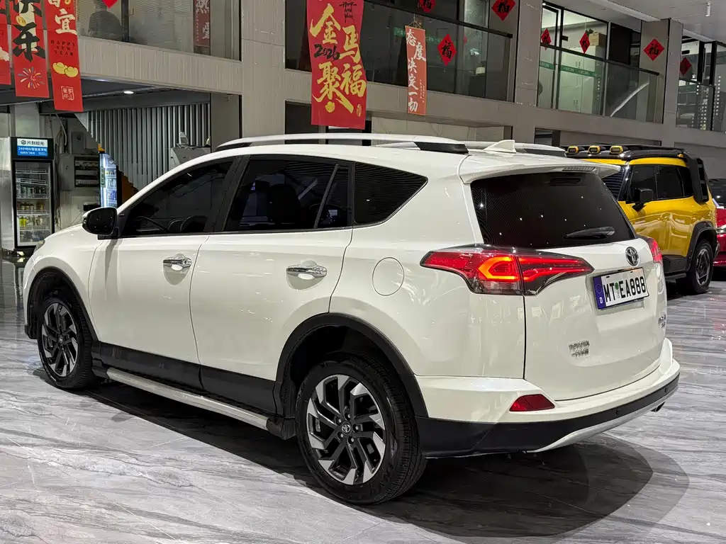 Toyota RAV4 — фото 26