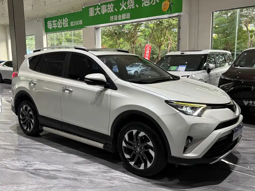 Toyota RAV4 — фото 4