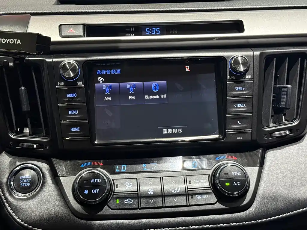 Toyota RAV4 — фото 10
