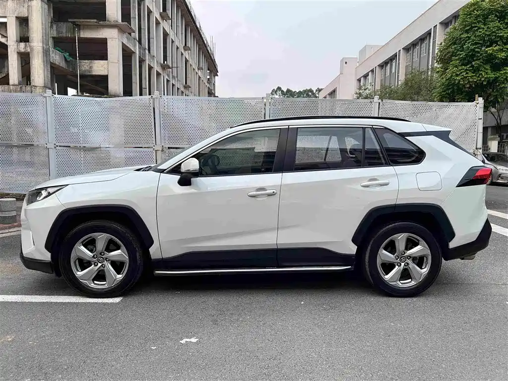 Toyota RAV4 — фото 2