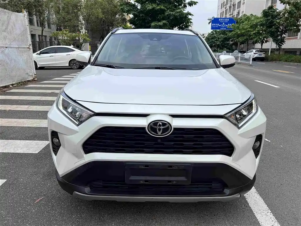 Toyota RAV4 — фото 14