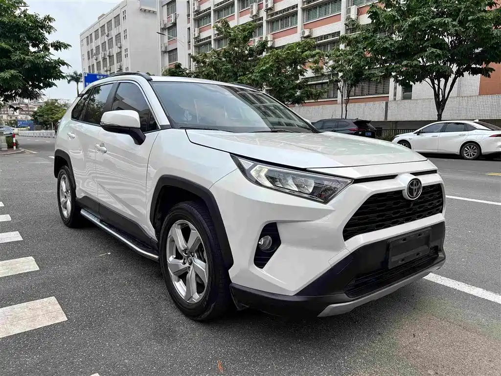 Toyota RAV4 — фото 6
