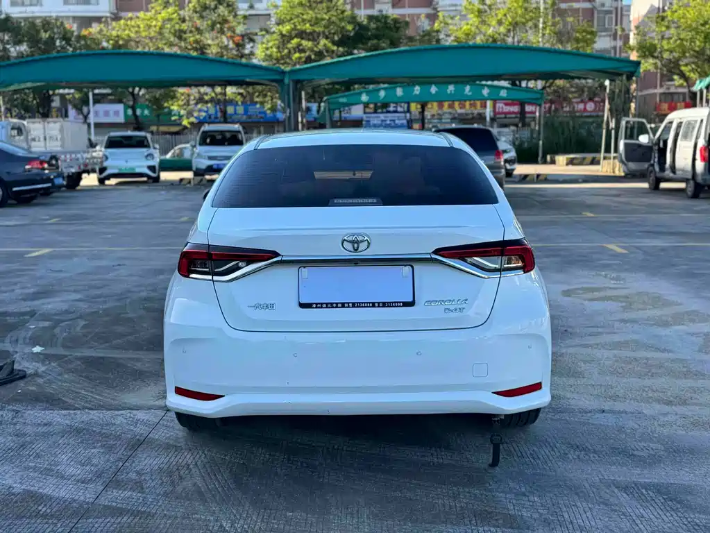 Toyota Corolla — фото 8