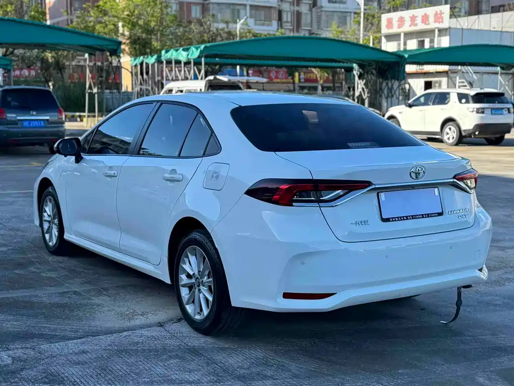 Toyota Corolla — фото 9