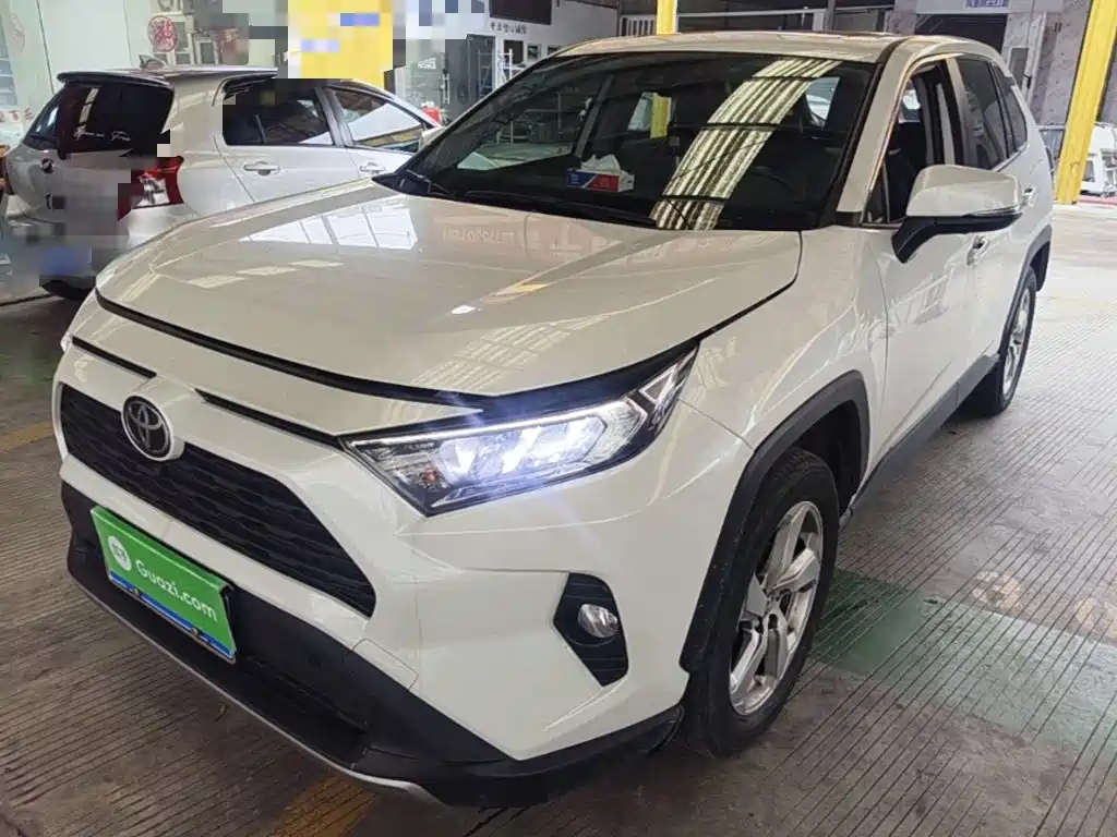 Toyota RAV4 — фото 2