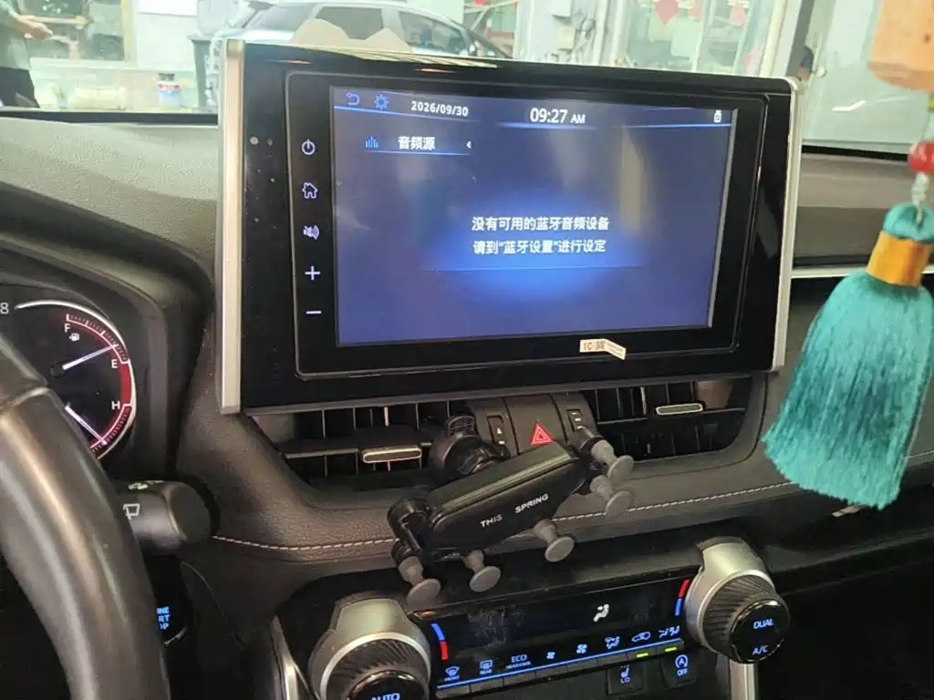 Toyota RAV4 — фото 13