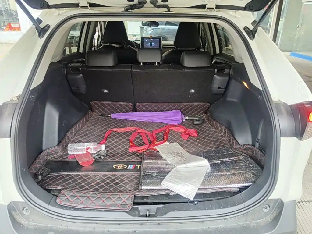 Toyota RAV4 — фото 19