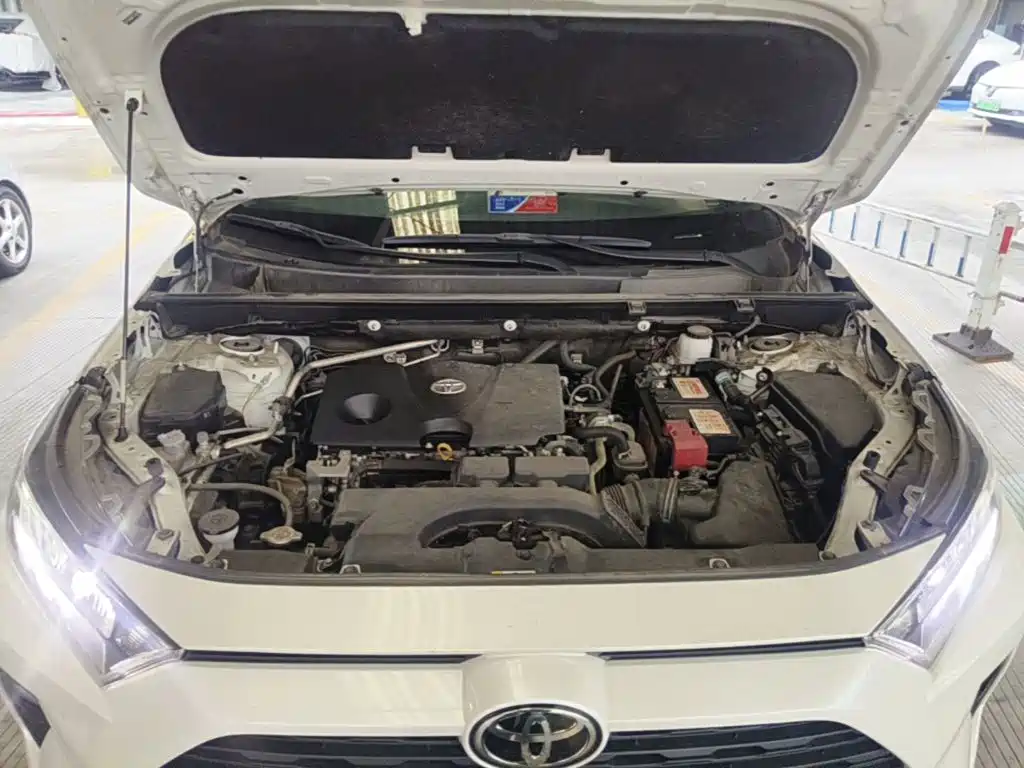Toyota RAV4 — фото 20