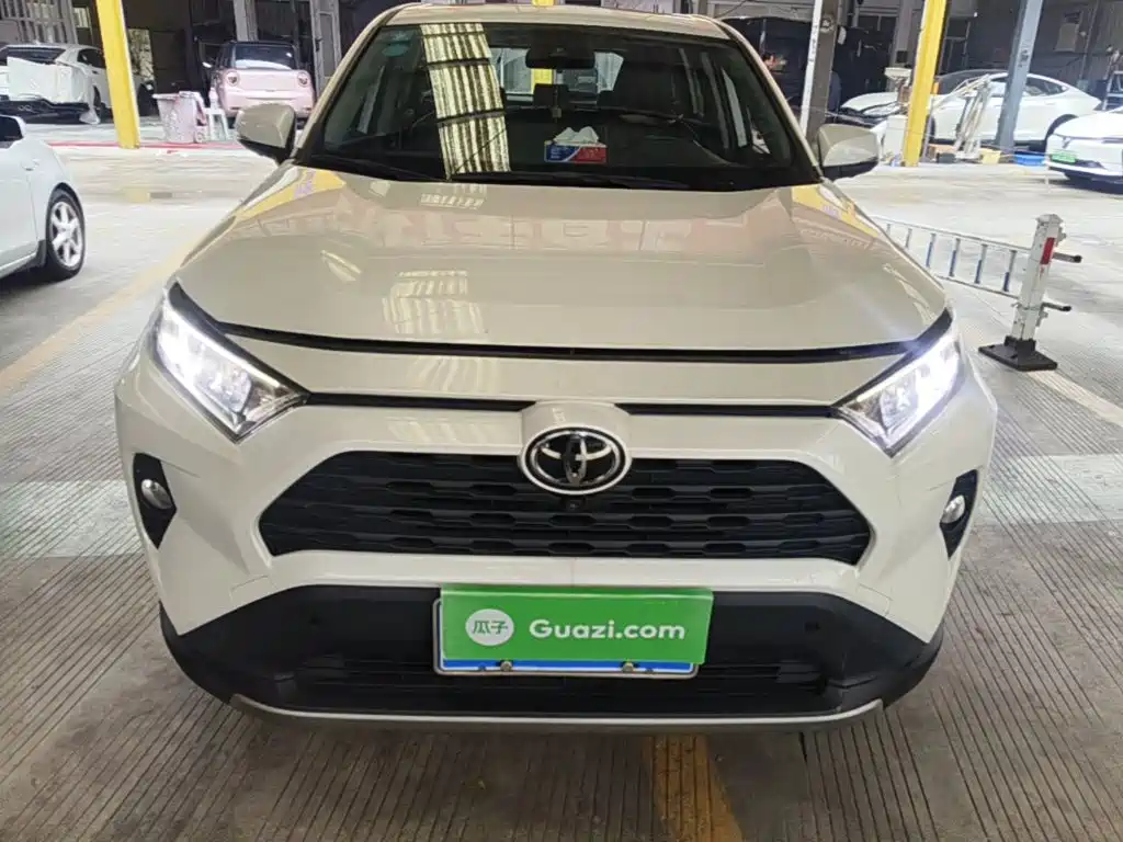 Toyota RAV4 — фото 3