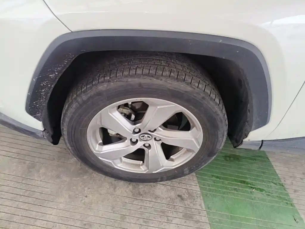 Toyota RAV4 — фото 23